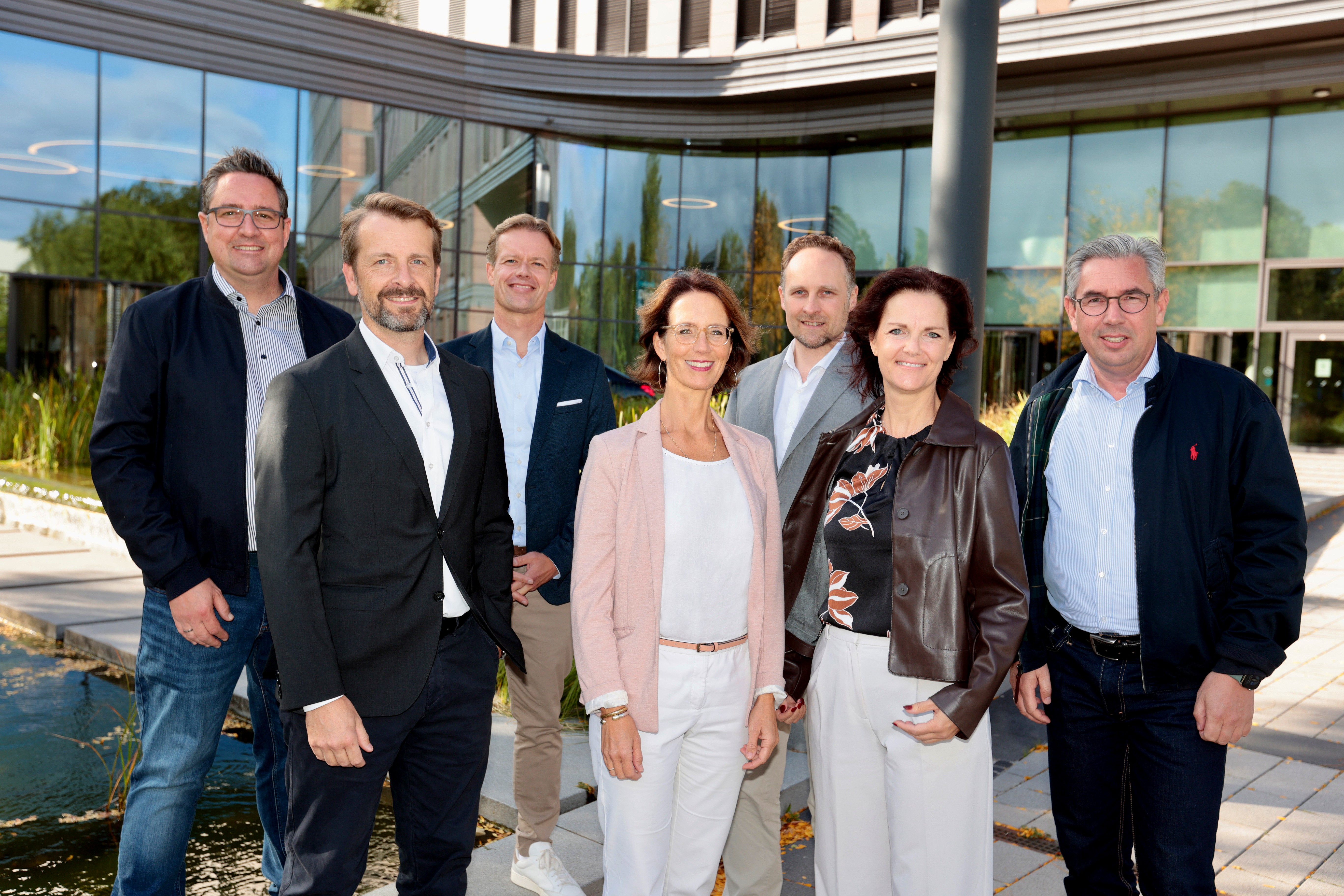 https://www.flossbachvonstorch-stiftung.de/media/pages/storage/3bc3bb6486-1765288342/boeb-vorstandsfoto.jpg